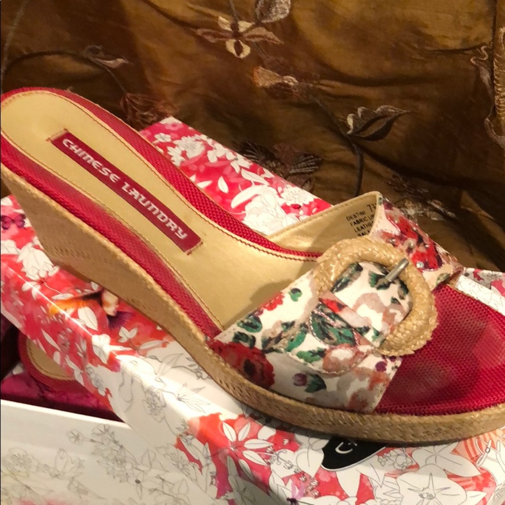 Chinese Laundry slide sandal